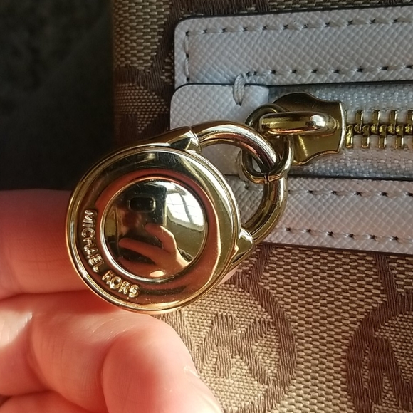 Michael Kors Crossbody - Picture 5 of 6